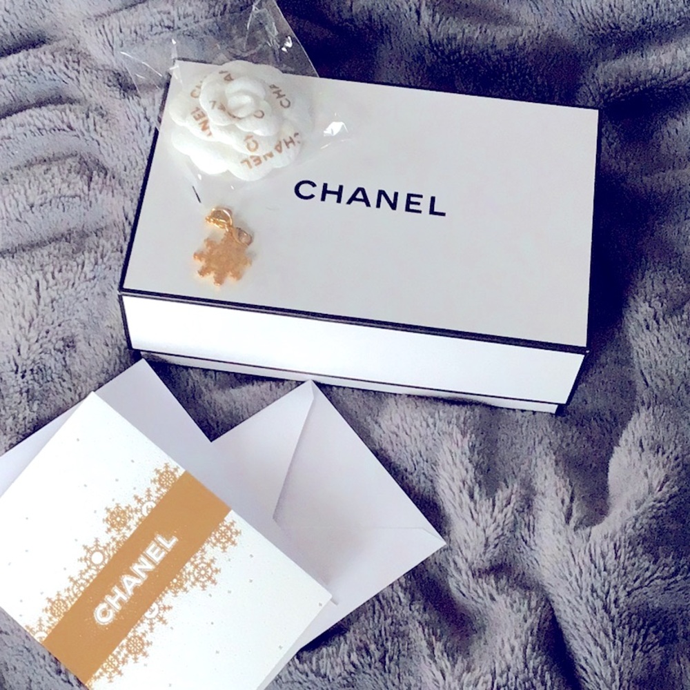 NEW Chanel Authentic Gift Wrap Set keepsake box, golden charm,camellia